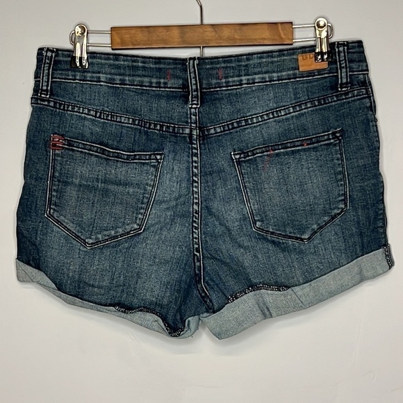 BDG SHORTIE BLUE JEAN DISTRESSED SHORTS SIZE 31 - Picture 2 of 7